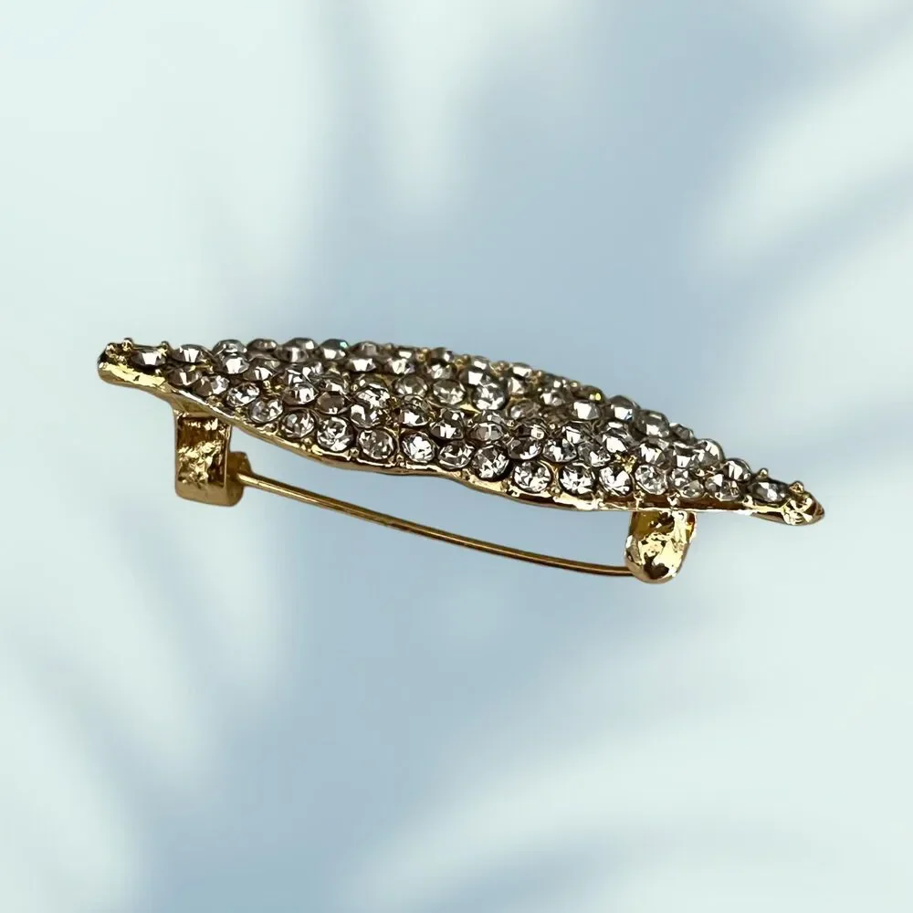 Glamorous Crystal Lips Brooch Pin - Sparkling Rhinestone Design